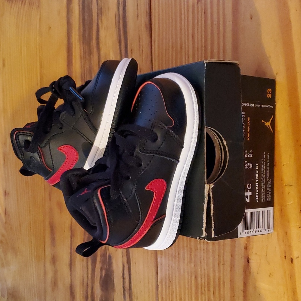 Nike Jordan 1 Mid BT Toddler Boys Sneaker NIB 4C